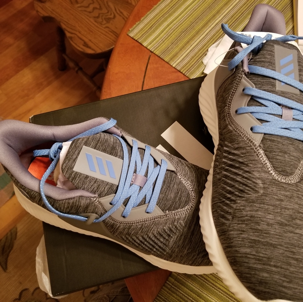 NIB Adidas alphabounce